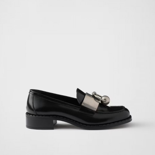 PRADA 브러쉬드 가죽 로퍼