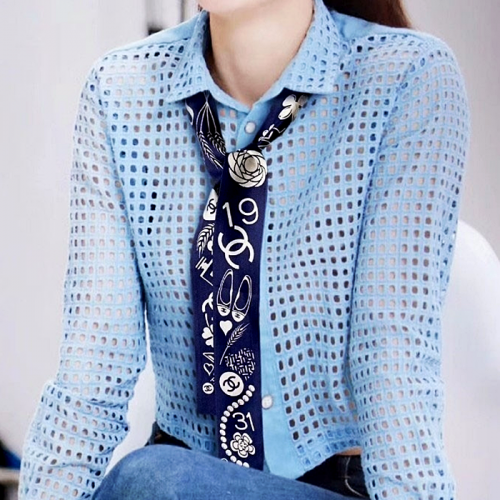 CHANEL 플라워 고리 패턴 화이트 스카프