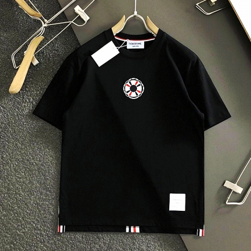 THOM BROWNE 튜브 패턴 센터백 티셔츠