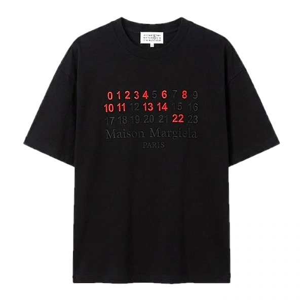 Maison Margiela 레드플록 넘버드 티셔츠
