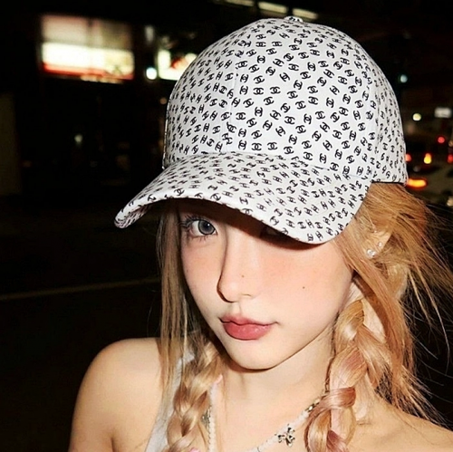 CHANEL 토트 패턴 로고 볼캡