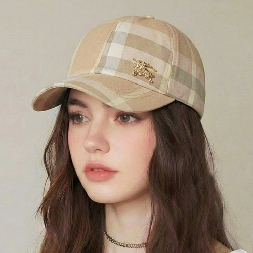 BURBERRY 뱃지 시그니처 패턴 모자