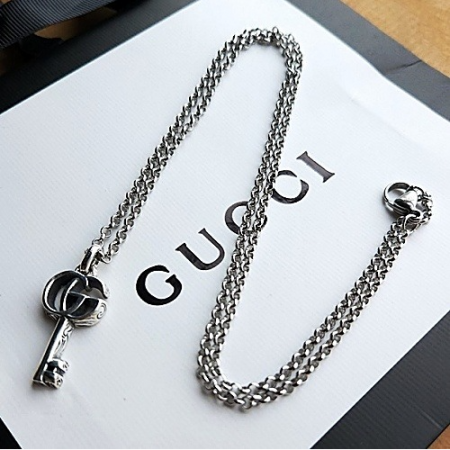 GUCCI 키 목걸이