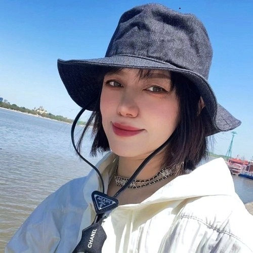 프*다 PRADA  볼로타이 데님 버킷햇