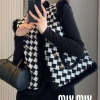 MIUM*U 라인 퍼 체크베스트