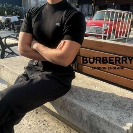 BURBER*Y    18359_BBR 나크네 반목반팔 자수 니트티