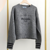 PRADA 자수로고 캐주얼 라운드 니트